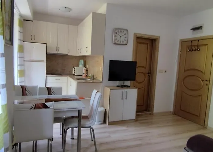 Aphrodite Gardens Apartment *