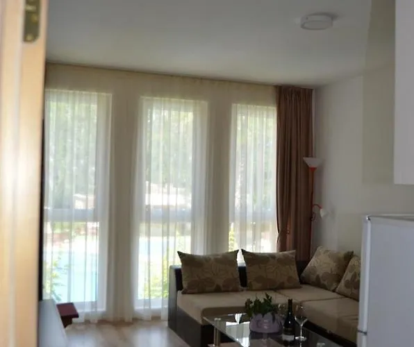 Aphrodite Gardens * ساني بيتش