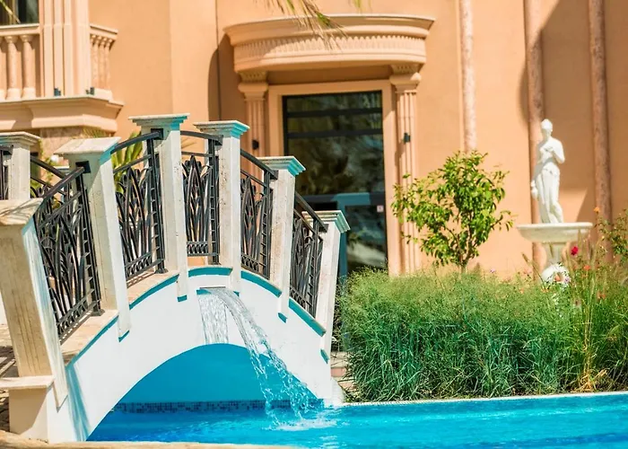 Aphrodite Gardens * ساني بيتش