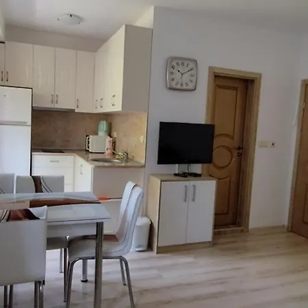Aphrodite Gardens Apartment *